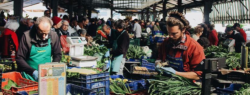 De la Ferme à l'Assiette : La Montée en Puissance du Sourcing Local dans l'Événementiel