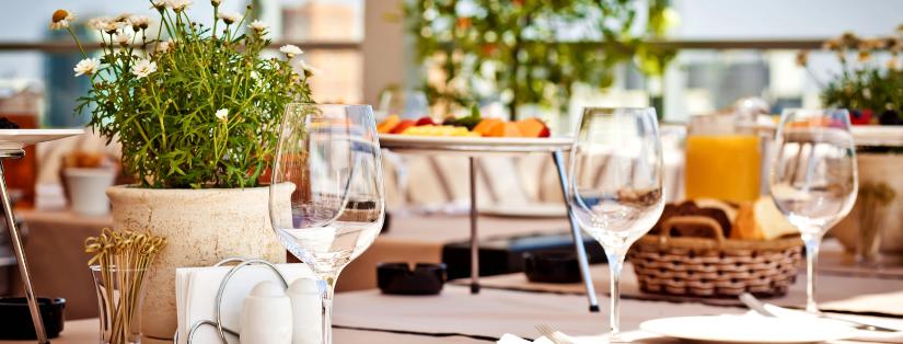 Mariages d’été : nos astuces de pros pour un repas qui résiste à la chaleur