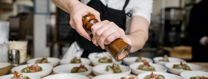 Top des meilleurs traiteurs mariage pas chers à réserver en 2025