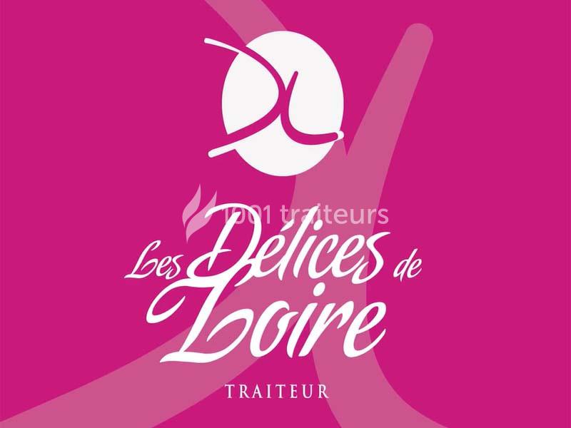 Logo rose et blanc avec le texte ’Les Délices de Loire Traiteur’ et un motif graphique stylisé.