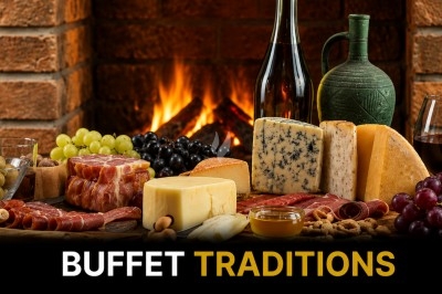 Plateau de fromages, charcuteries, fruits et olives devant une cheminée allumée, avec vin rouge et cruche en arrière-plan.