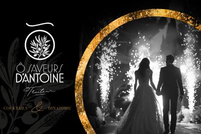 Traiteur Ô Saveurs d’Antoine Agde #3 Un couple marche main dans la main dans une ambiance festive avec des étincelles en arrière-plan.