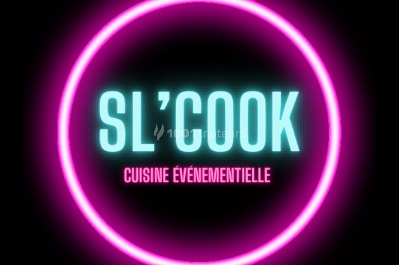 Logo circulaire avec texte ’SL'COOK Cuisine événementielle’ en néon rose et bleu sur fond noir.